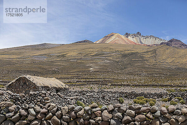 Verlassenes Dorf in der Nähe von Coqueza  einer kleinen Stadt in der Nähe des Vulkans Thunupa  Salar de Uyuni  Bolivien  Südamerika