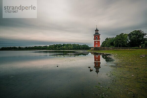 Niederer Großteich  See mit Leuchtturm  Spiegelung  Moritzburg  Sachsen  Deutschland  Europa