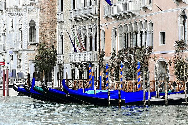 Gondeln  Canal Grande  Venedig  Venetien  Italien  Europa