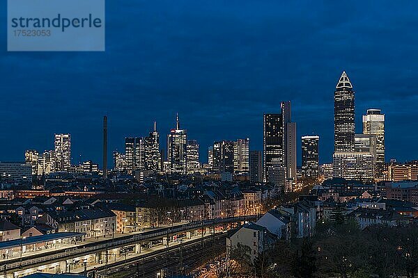 Frankfurt am Main bei Nacht  Hessen  Deutschland  Europa