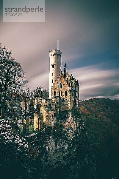 Schloss Lichtenstein bei Reutlingen  Schwäbische Alb  Baden-Württemberg  Deutschland  Europa