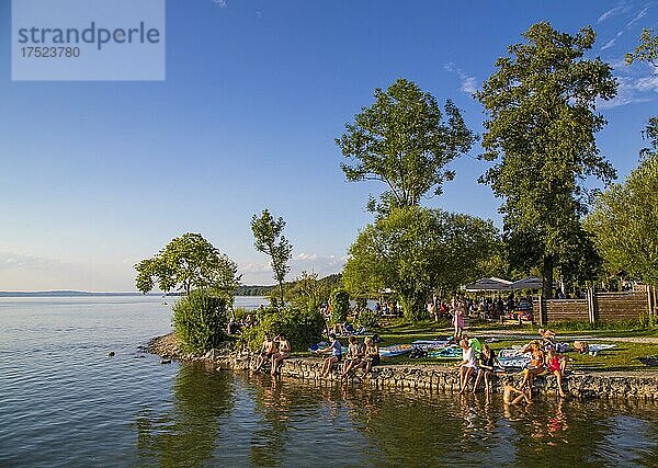 Liegewiese und Badeplatz  Kleines Seehaus  Pischetsried  St. Heinrich  Starnberger See  Oberbayern