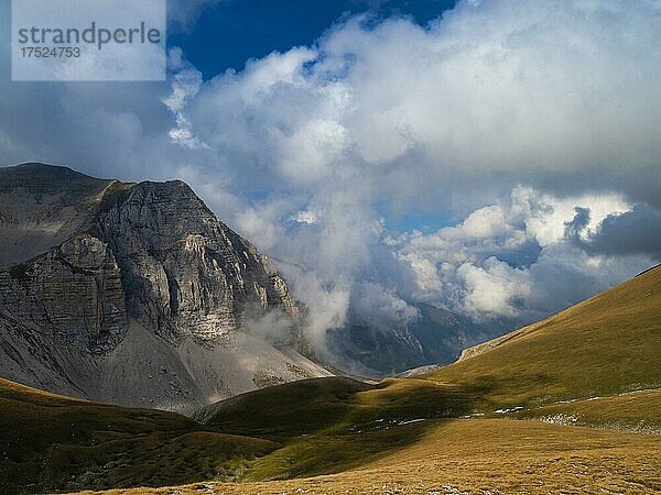 Gipfel des Pizzo del Diavolo auf dem Monte Vettore  Nationalpark Sibillini  Umbrien  Italien  Europa