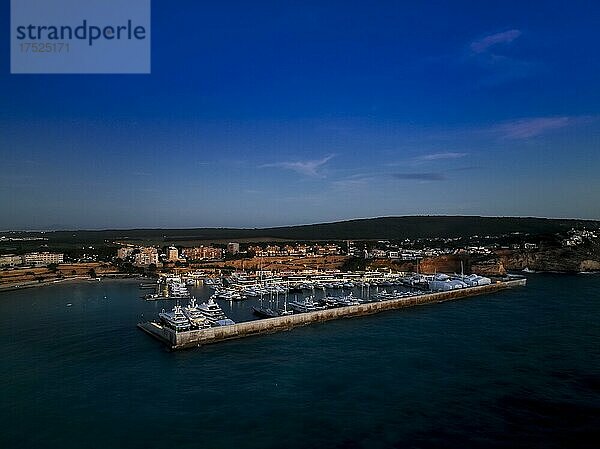 Luftaufnahme  Luxus Yachthafen Port Adriano  El Toro  Region Santa Ponva  Mallorca  Balearen  Spanien  Europa