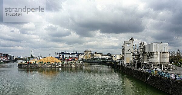 Industriegebiet am Osthafen in Frankfurt  Frankfurt am Main  Hessen  Deutschland  Europa