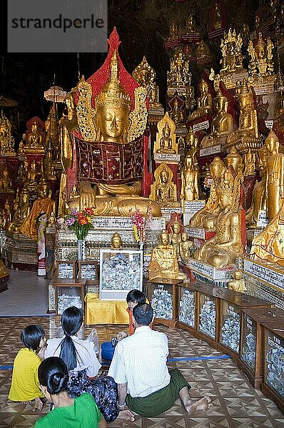 Pindaya-Höhle mit über 8000 Buddha-Statuten  Shwe U Min Pagode  Pindaya  Myanmar  Pindaya  Myanmar  Asien