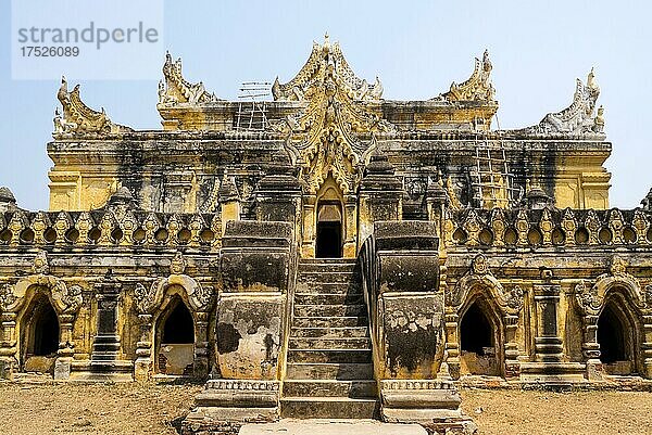 Maha Aungmye Bonzan Kloster erbaut aus Backsteinen und Stuck  Inwa  Myanmar  Inwa  Myanmar  Asien