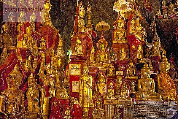 Pindaya-Höhle mit über 8000 Buddha-Statuten  Shwe U Min Pagode  Pindaya  Myanmar  Pindaya  Myanmar  Asien