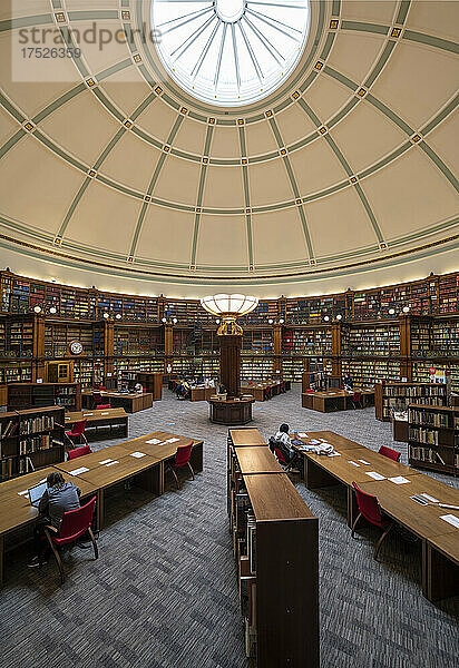Innenraum der Zentralbibliothek  St. George's Quarter  Liverpool  Merseyside  England  Vereinigtes Königreich  Europa