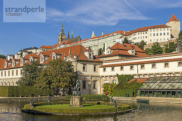Prager Burg und St.-Veits-Dom vom Wallensteingarten aus gesehen  UNESCO-Weltkulturerbe  Prag  Tschechische Republik (Tschechien)  Europa