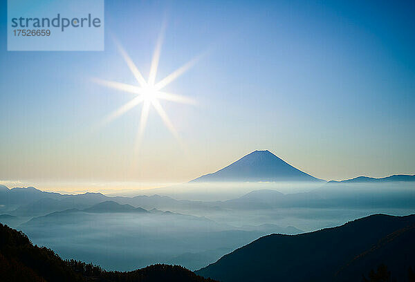 Wolkenmeer  Berg Fuji und die Sonne