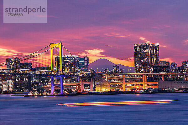 Tokio-Ufergegend und Berg Fuji