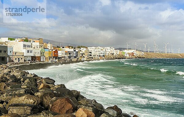 Häuser am Wasser von Pozo Izquierdo mit Blick auf die Küste  Gran Canaria  Kanarische Inseln  Spanien  Europa