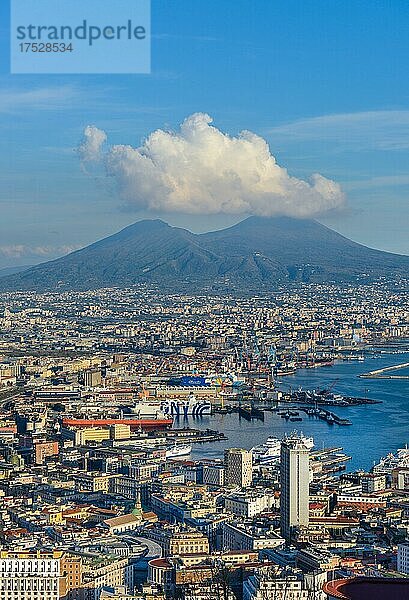 Hafengebiet  Vesuv  Neapel  Italien  Europa