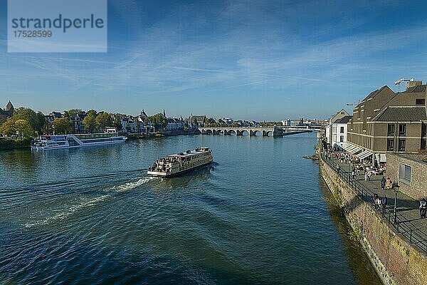 Maas  St. Servatius-Brücke  Maastricht  Niederlande  Europa