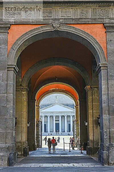 Königspalast  Palazzo Reale  Piazza del Plebescito  Neapel  Italien  Europa
