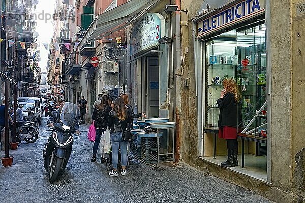 Straßenszene  Spanisches Viertel  Neapel  Italien  Europa