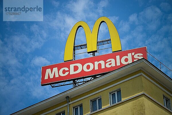 McDonalds Werbung  Bulevard Knyaginya Maria Luiza  Sofia  Bulgarien  Europa