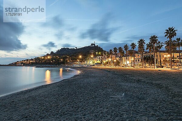 Strand am Abend in San Lorenzo al Mare  Ligurien  Italien  Europa