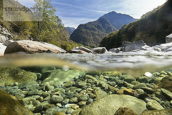 Bergfluss im Verzascatal  Tessin  Schweiz  Europa