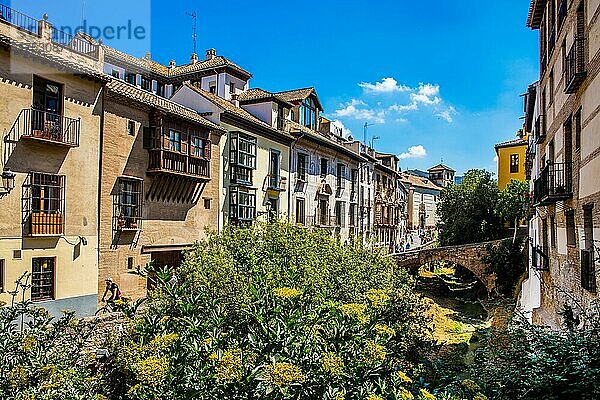 Weg am Darro in Richtung Alhambra  Granada  Granada  Andalusien  Spanien  Europa