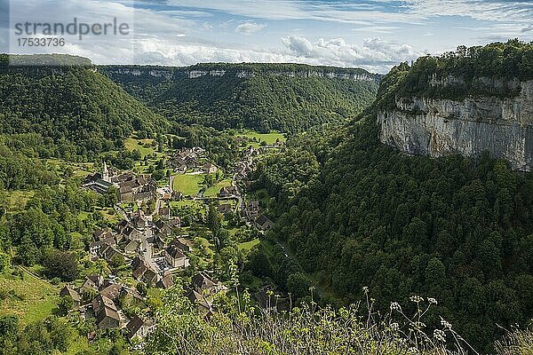 Baume-les-Messieurs  Departement Jura  Bourgogne-Franche-Comté  Jura  Frankreich  Europa