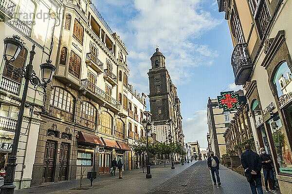 Historische Straße  die zur Kathedrale und zum Platz Santa Ana führt  Vegueta  Las Palmas de Gran Canaria  Spanien  Europa