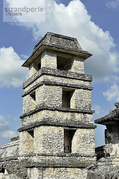 Der Palast  Turm  vorkolumbische Maya-Ausgrabungsstätte Palenque  UNESCO-Weltkulturerbe  Palenque  Chiapas  Mexiko  Mittelamerika