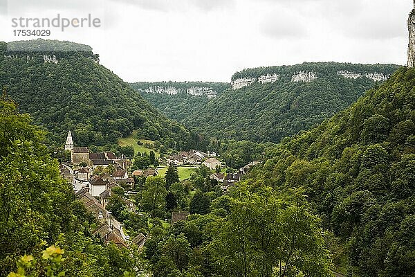 Baume-les-Messieurs  Departement Jura  Bourgogne-Franche-Comté  Jura  Frankreich  Europa