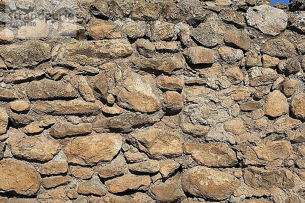 Mauer aus Natursteinen  Hausmauer mit Feldsteinen  Andalusien  Spanien  Europa