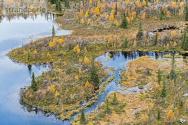 Herbstliche Landschaft  Kvikkjokk Delta  Fluss Tarraätno  Sarek Nationalpark  Norrbotten  Norrbottens län  Laponia  Lappland  Schweden  Europa