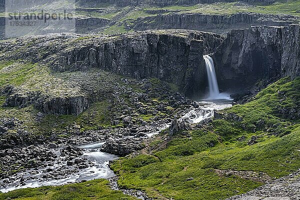 Folaldafoss Wasserfall  Öxi-Pass  Fluss Berufjarðará  Austurland  Island  Europa