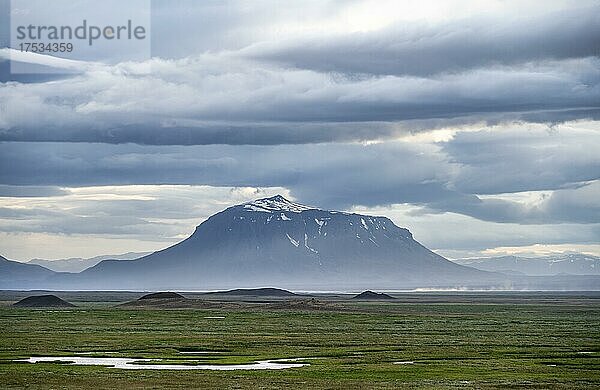 Herðubreið Tafelberg  Vulkanlandschaft  karge Landschaft  Vatnajökull-Nationalpark  Isländisches Hochland  Island  Europa