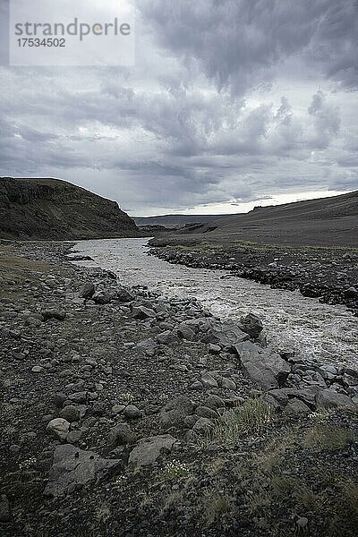 Fluss Jökulsá á Fjöllum  Vulkanlandschaft  karge Landschaft  Vatnajökull-Nationalpark  Isländisches Hochland  Island  Europa