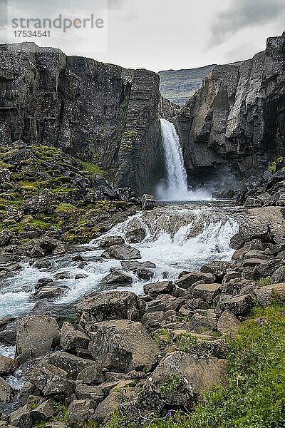 Folaldafoss Wasserfall  Öxi-Pass  Fluss Berufjarðará  Austurland  Island  Europa