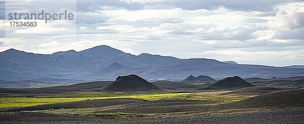 Vulkanlandschaft  karge Landschaft  Isländisches Hochland  Island  Europa