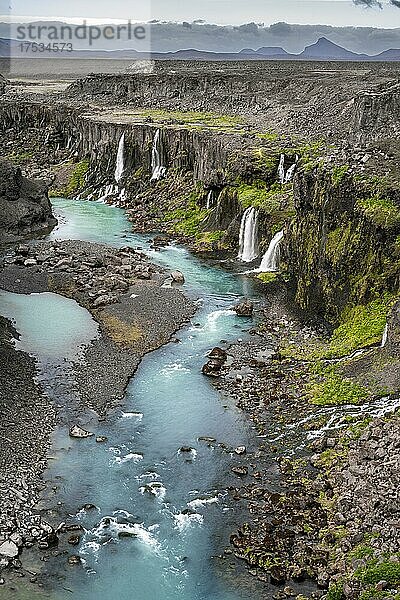 Sigöldugljufur Wasserfall an einem Canyon  Island  Europa