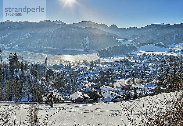 Winterlandschaft  Panorama  Schnee  Eis  Schliersee  Bayern  Deutschland  Europa