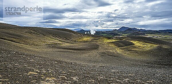 Vulkanlandschaft am Zentralvulkan Krafla  Myvatn  Nordisland  Island  Europa