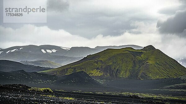 Vulkanlandschaft  karge Landschaft  Isländisches Hochland  Island  Europa