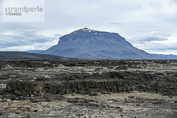 Herðubreið Tafelberg  Vulkanlandschaft  karge Landschaft  Vatnajökull-Nationalpark  Isländisches Hochland  Island  Europa