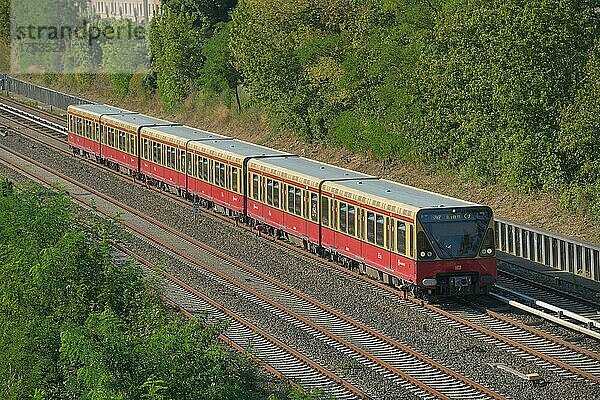 S-Bahn  Hohenzollerndamm  Wilmersdorf  Berlin  Deutschland  Europa