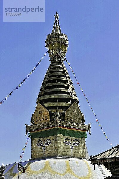 Tibetischer Buddhismus  Hinduismus  Tempel Swayambhunath  weißer Stupa  goldener Turm  die Augen Buddhas  Himalaja  Kathmandu  Kathmandutal  Nepal  Asien