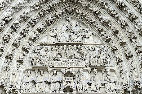 Detail des gotischen Hauptportals  Kathedrale Notre-Dame de Paris  Paris  Frankreich  Europa