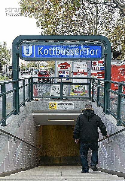 Eingang  U-Bahnhof  Kottbusser Tor  Kreuzberg  Berlin  Deutschland  Europa
