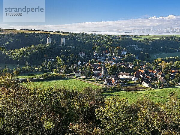 Dorf und Burgruine Saaleck im Saaletal im Herbst  Bad Kösen  Sachsen-Anhalt  Deutschland  Europa