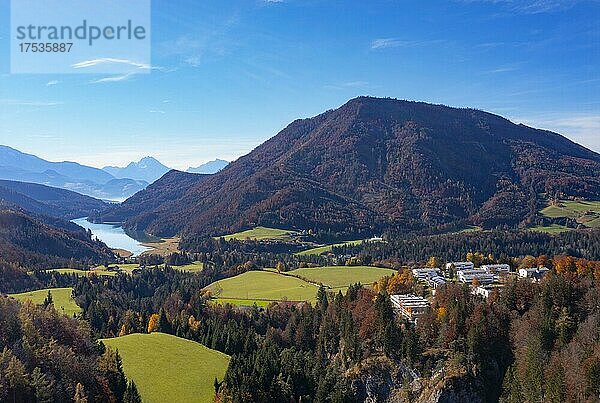 Drohnenaufnahme  Strubklamm mit Werkschulheim Felbertal und Wiestalstausee  Flachgau  Land Salzburg  Österreich  Europa