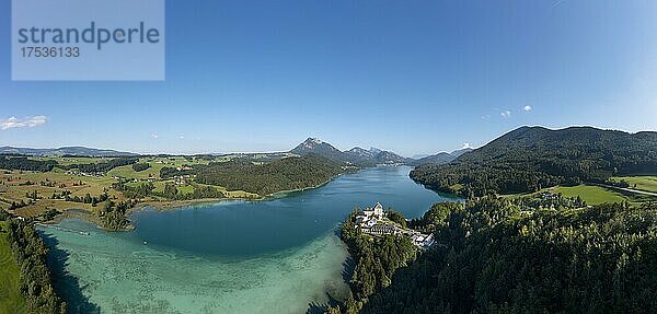 Drohnenaufnahme  Panorama vom Fuschlsee mit Schloss Fuschl  Salzkammergut  Land Salzburg  Österreich  Europa