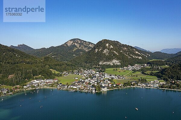 Drohnenaufnahme  Panorama vom Fuschlsee mit Ortschaft Fuschl am See  Salzkammergut  Land Salzburg  Österreich  Europa