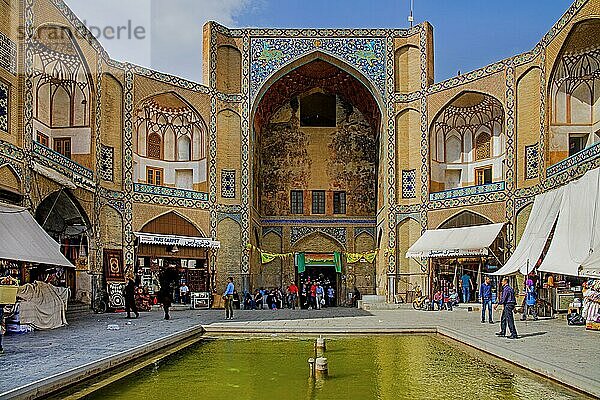 Haupteingang ist die Qeyssarie-Pforte  Der Große Basar  Isfahan  Isfahan  Iran
